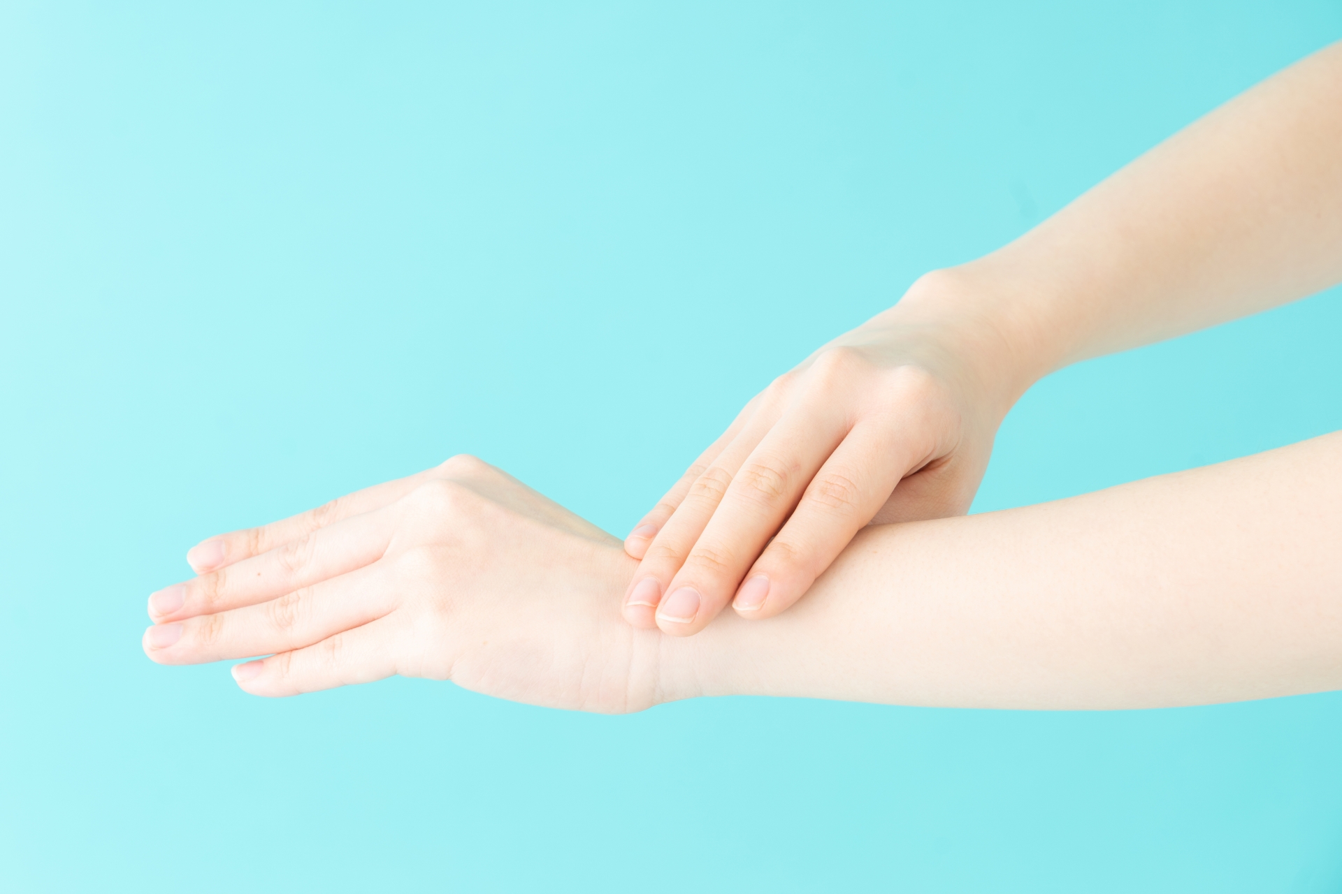 【皮膚科医が解説】冬の乾燥肌を救う！保湿クリームとリップケア