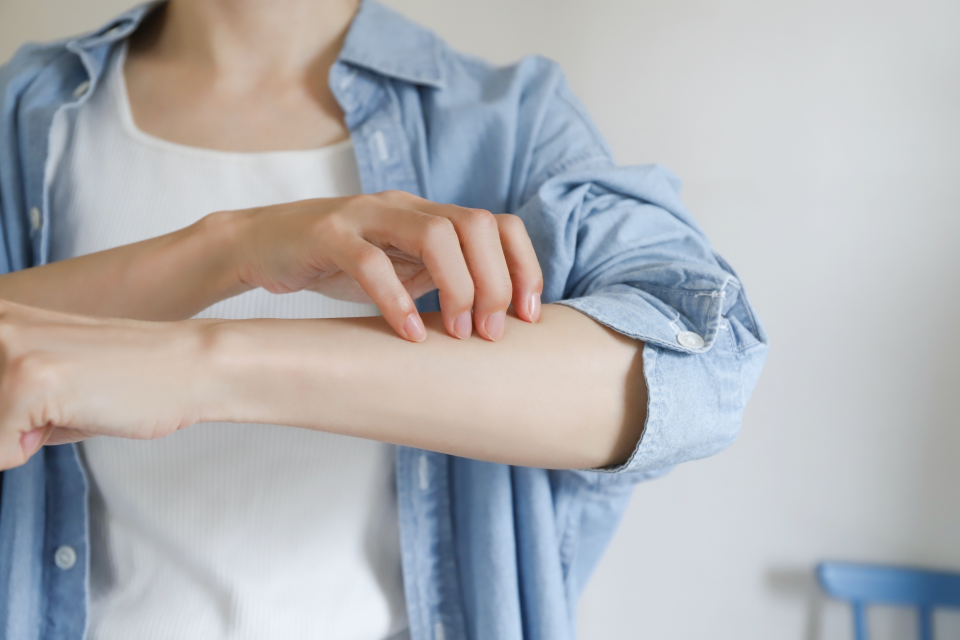 【皮膚科医が解説】花粉症で肌がかゆい・荒れる原因は？花粉皮膚炎の症状と治し方を解説